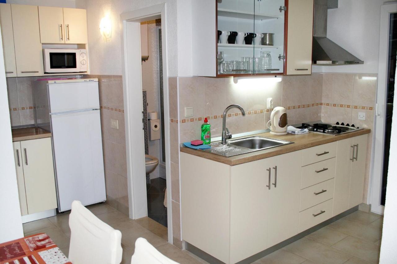 Apartments By The Sea Pisak, Omis - 1014 外观 照片